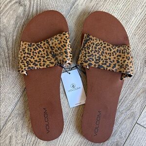 NWT Volcom Hawthorne Brown Leopard Sandals